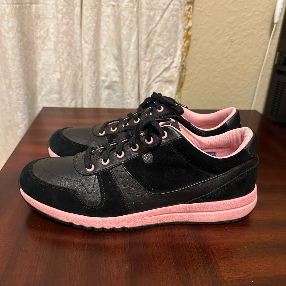 Women's Rockport Zana Walking Sneaker Black Suede Pink Sole 10 Wide Sneakers-